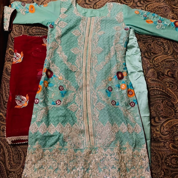 Pakistani formal wear - Picture 2 of 3